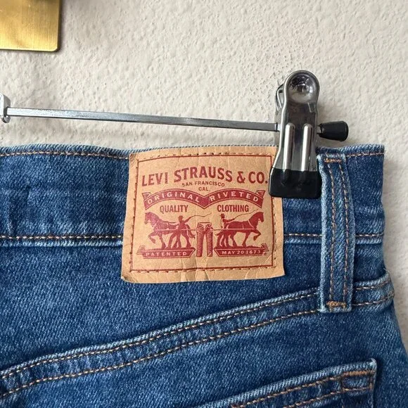 Levi’s Wedgie Straight High Rise Jeans in Medium Wash Size 27 - Picture 5 of 8